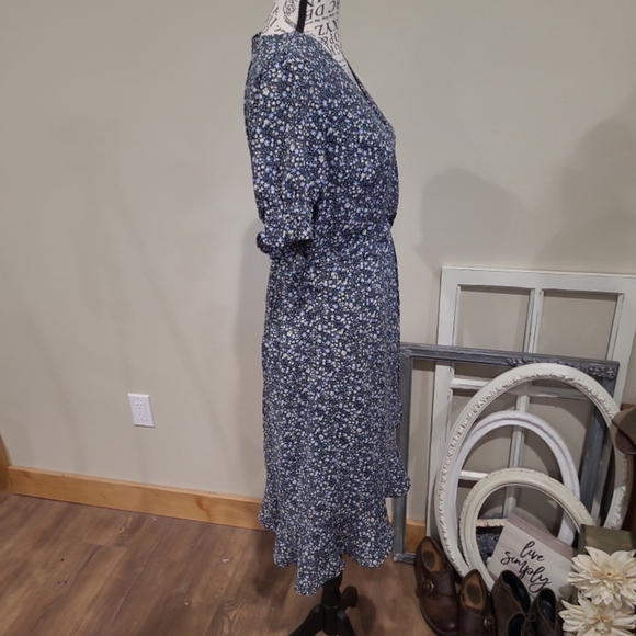 Kate Kasin NWT Women's SZ Med blue ditsy floral dress tie belt v neck ruffle hem - Picture 3 of 12